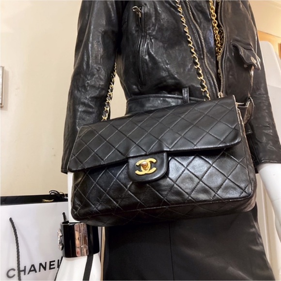 Chanel Vintage Classic Double Flap Lambskin Leather Shoulder Bag - Picture 14 of 16